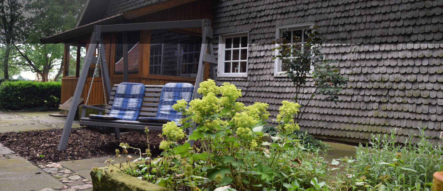 #nv_112 Terrasse der Ferienwohnung - in der Hollywoodschaukel relaxen!